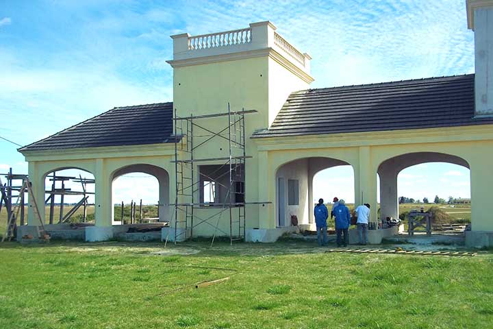 Camino Real Country Club is Finalising works on the Entrance Gate.