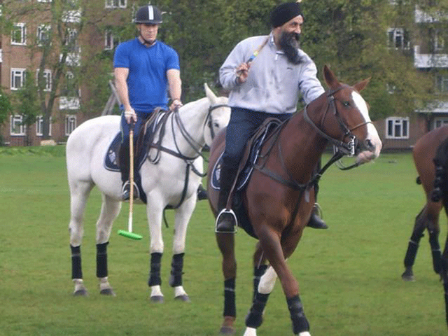Camino Real coaches Sikh team in London